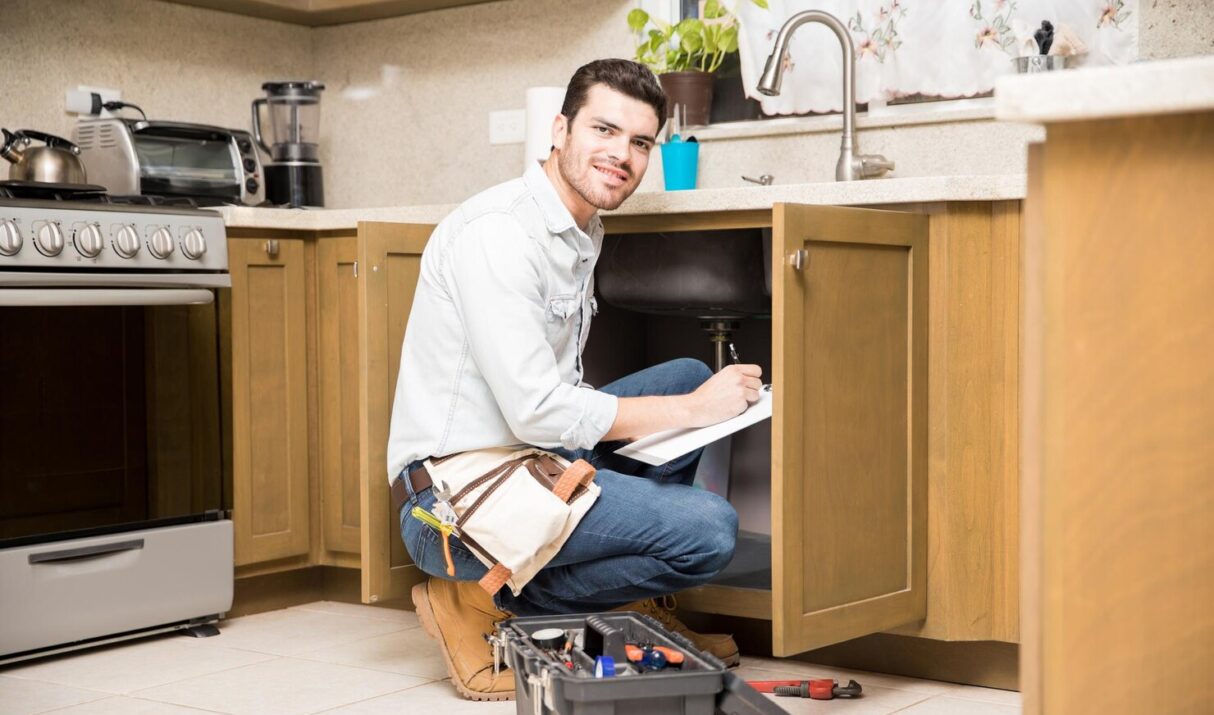 How Emergency Plumbing Services Prevent Major Property Damage?