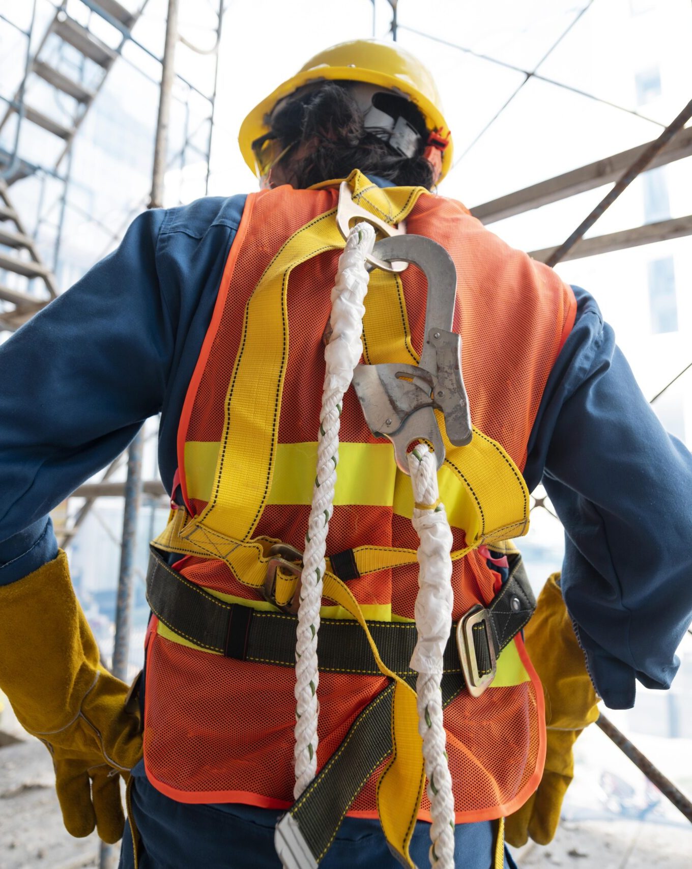 back-view-man-with-safety-equipment