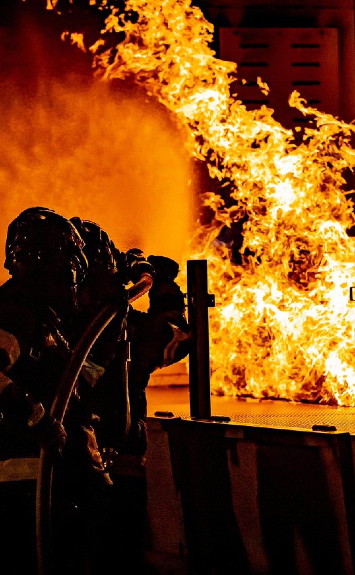 firefighters-6689112_1280